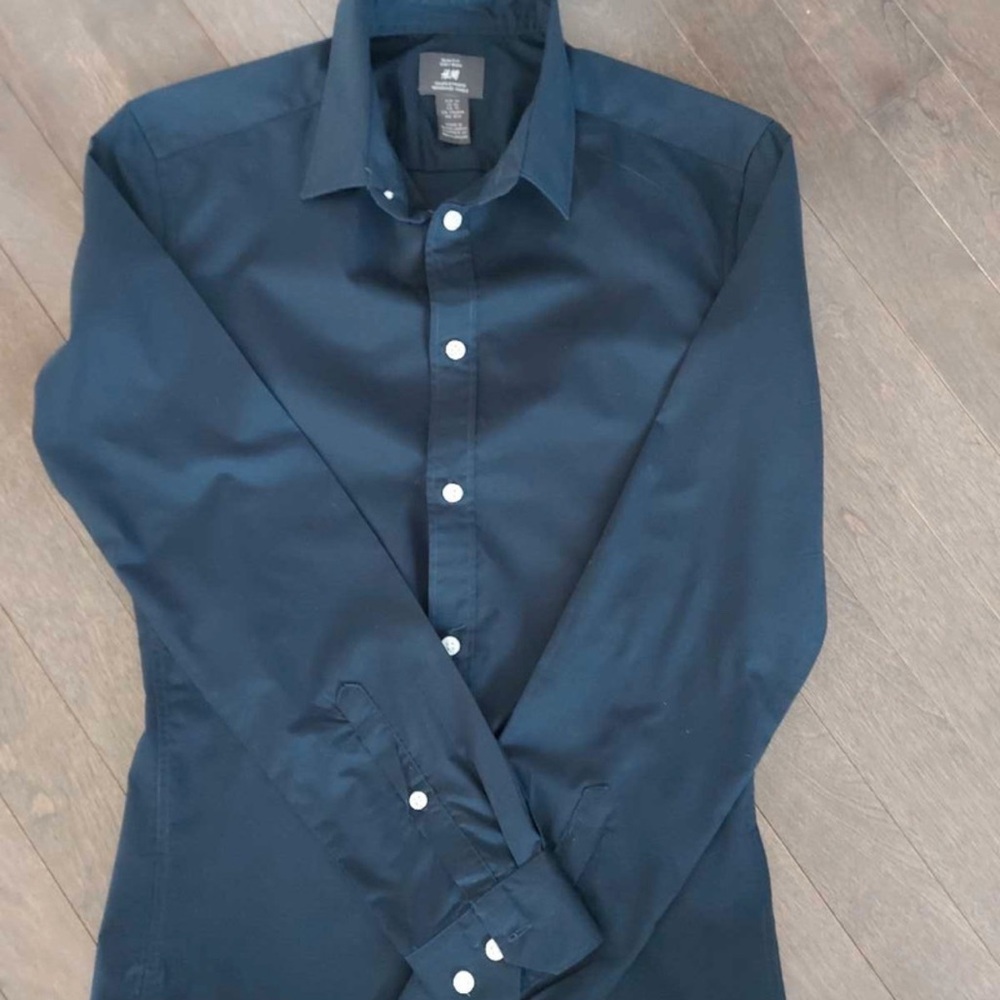 Dress shirt navy blue size xs. H&M worn only once